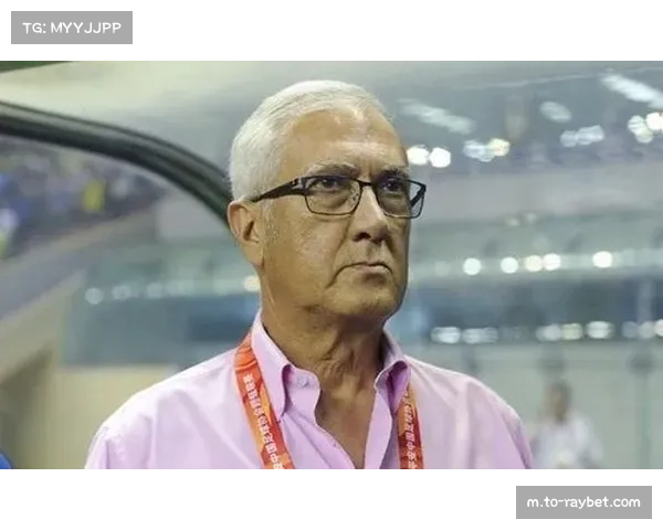 前西甲裁判埃斯特拉达批评曼萨诺判罚,称VAR复核耗时存疑